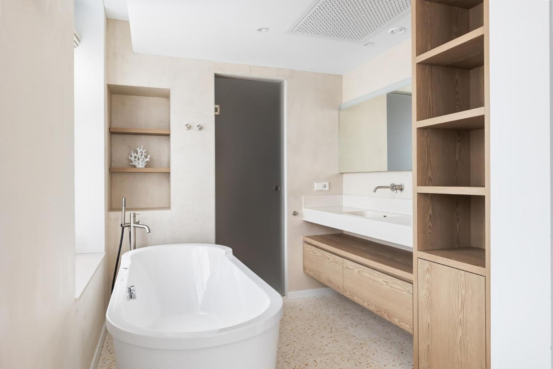 Deluxe room bath,1672561194:JPEG